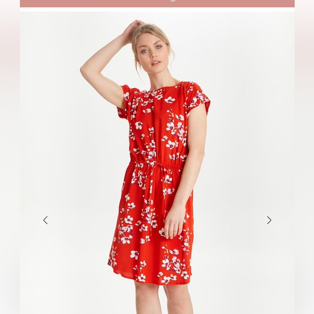 B. Young 20805652 Hailey O-Neck Floral Dress Red
